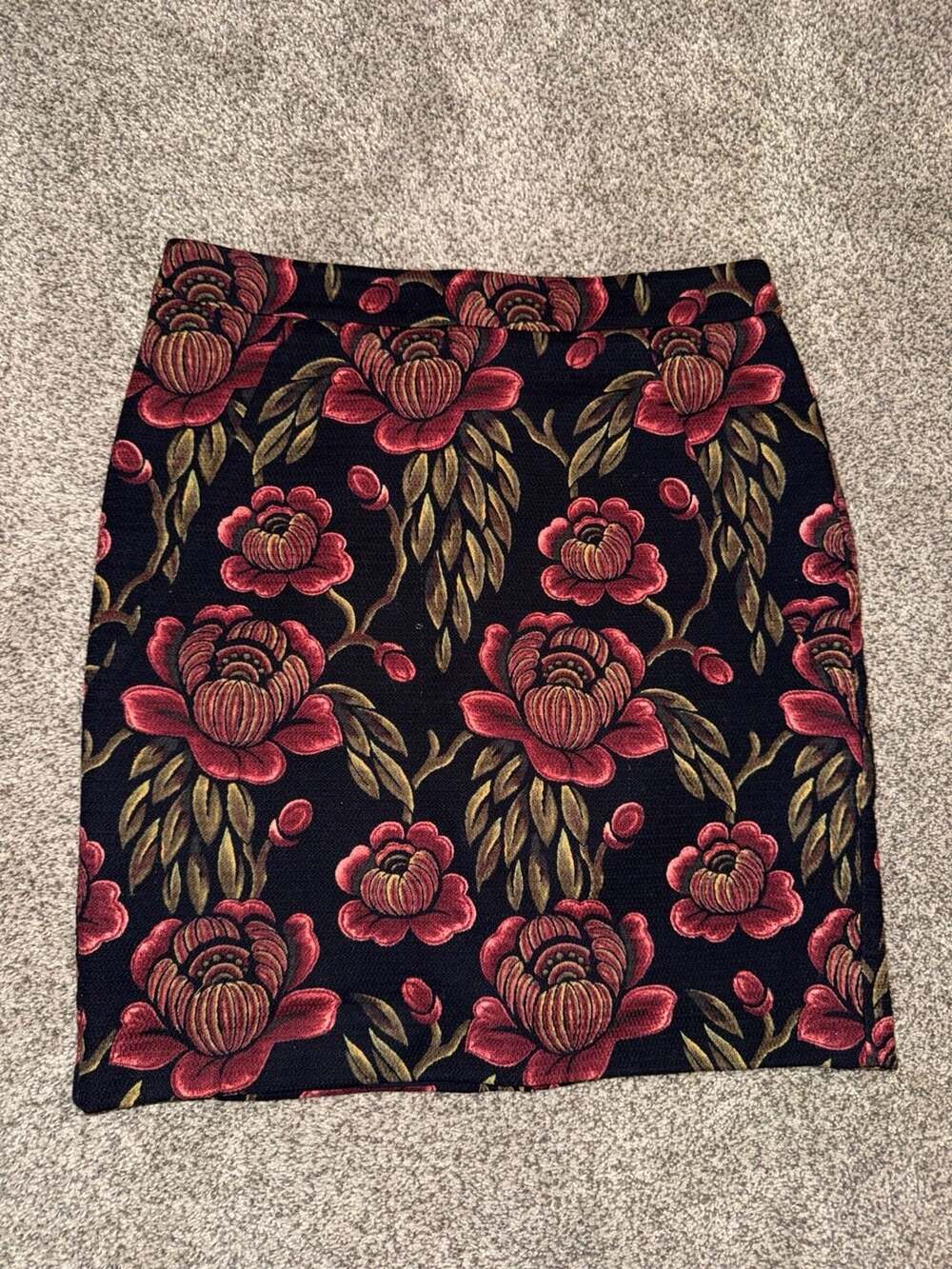 Ann Taylor Floral Jacquard Pencil Skirt with Red Rose Pattern